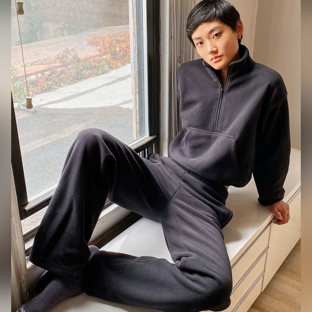 Aritzia TNA Polar Sweatpant & Pullover Sweatshirt / Leisure suit set
